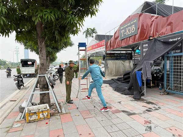 Ra quân lập lại trật tự an toàn giao thông tuyến đường nối Nam Cầu Bính, phường An Hải