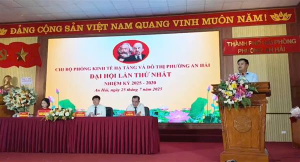 ĐẠI HỘI CHI BỘ PHÒNG KINH TẾ, HẠ TẦNG VÀ ĐÔ THỊ LẦN THỨ NHẤT, NHIỆM KỲ 2025-2030 THÀNH CÔNG TỐT ĐẸP