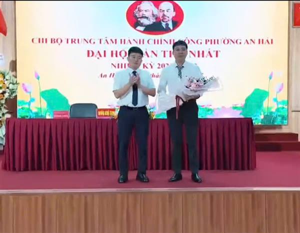 ĐẠI HỘI CHI BỘ TRUNG TÂM PHỤC VỤ HÀNH CHÍNH CÔNG LẦN THỨ NHẤT, NHIỆM KỲ 2025-2030 THÀNH CÔNG TỐT ĐẸP