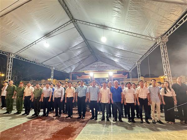 Lễ thắp nến tri ân tưởng niệm các anh hùng liệt sĩ tại các nghĩa trang trên địa bàn phường