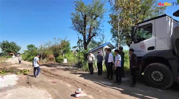 UBND phường An Hải triển khai rào chắn khu vực gầm cầu Lãm Khê (địa phận phường An Hải)