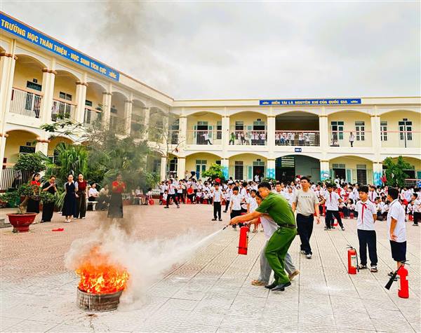 TUYÊN TRUYỀN, TẬP HUẤN KĨ NĂNG PCCC VÀ CNCH TẠI TRƯỜNG TIỂU HỌC ĐỒNG THÁI NĂM 2026