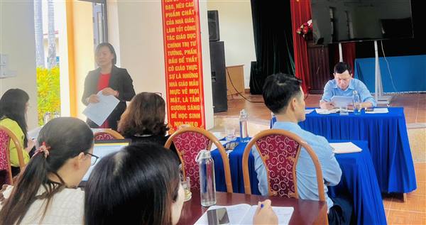 ĐOÀN GIÁM SÁT HĐND XÃ AN HƯNG LÀM VIỆC TẠI TRƯỜNG THCS NGUYỄN CHUYÊN MỸ VỀ CÔNG TÁC CHUYỂN ĐỔI SỐ