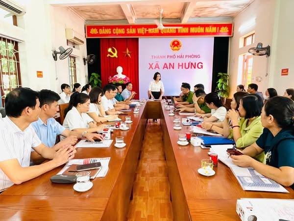 UBND XÃ AN HƯNG KIỂM TRA CÔNG TÁC QUẢN LÝ VÀ SỬ DỤNG CON DẤU TẠI CÁC CƠ QUAN TỔ CHỨC TRÊN ĐỊA BÀN XÃ.