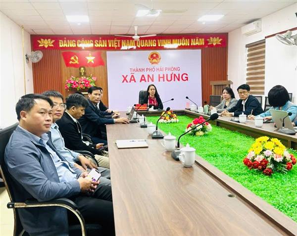 ĐẢNG ỦY XÃ AN HƯNG THAM DỰ NGÀY HỌC THỨ HAI CỦA LỚP BỒI DƯỠNG TRỰC TUYẾN CẬP NHẬT KIẾN THỨC, KỸ NĂNG CÔNG TÁC XÂY DỰNG ĐẢNG ĐỐI VỚI CẤP ỦY CẤP XÃ