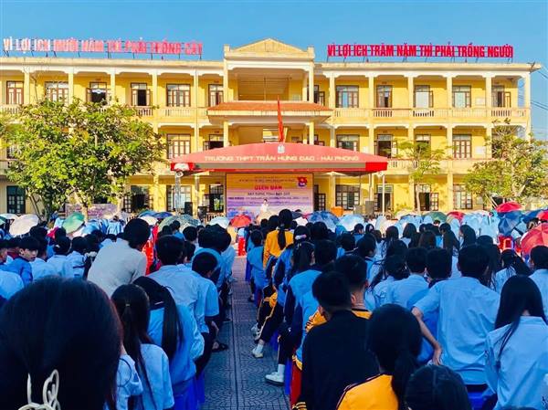 TRƯỜNG THPT TRẦN HƯNG ĐẠO TỔ CHỨC DIỄN ĐÀN XÂY DỰNG TÌNH BẠN ĐẸP – NÓI KHÔNG VỚI BẠO LỰC HỌC ĐƯỜNG.