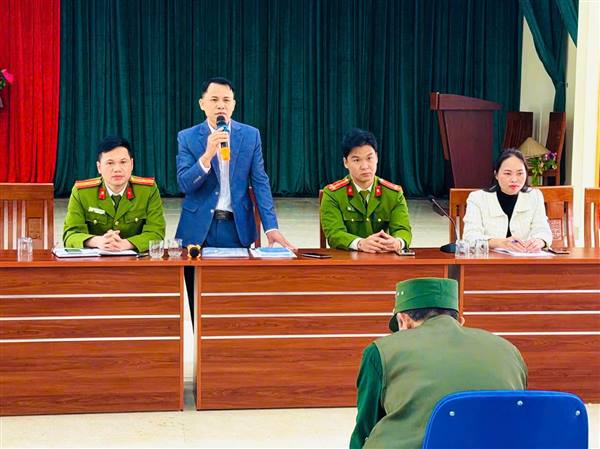 ỨNG CỬ VIÊN ĐƠN VỊ BẦU CỬ SỐ 04 TIẾP XÚC CỬ TRI, VẬN ĐỘNG BẦU CỬ