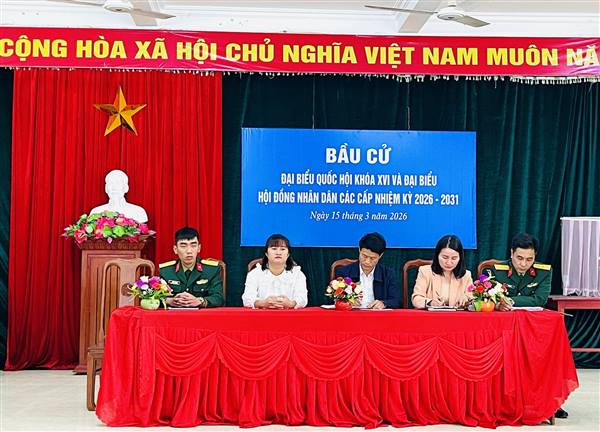 ỨNG CỬ VIÊN ĐƠN VỊ BẦU CỬ SỐ 08 TIẾP XÚC CỬ TRI, VẬN ĐỘNG BẦU CỬ