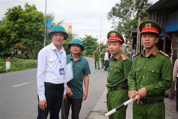 XÃ AN HƯNG RA QUÂN GIẢI TỎA HÀNH LANG AN TOÀN GIAO THÔNG TUYẾN TỈNH LỘ 362 (ĐOẠN QUA ĐỊA BÀN THÔN THẠCH LỰU 3)