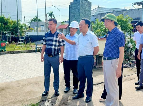 XÃ AN HƯNG KIỂM TRA THỰC ĐỊA VÀ NGHE BÁO CÁO TIẾN ĐỘ CÁC CÔNG TRÌNH ĐẦU TƯ CÔNG TRÊN ĐỊA BÀN