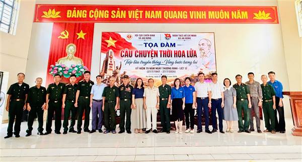 TỌA ĐÀM “CÂU CHUYỆN THỜI HOA LỬA – TIẾP LỬA TRUYỀN THỐNG, VỮNG BƯỚC TƯƠNG LAI”