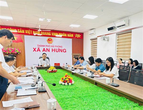 ĐẢNG ỦY XÃ AN HƯNG TỔ CHỨC HỘI NGHỊ THÔNG QUA ĐỀ ÁN SẮP XẾP LẠI CÁC CƠ SỞ GIÁO DỤC MẦM NON, TIỂU HỌC, TRUNG HỌC CƠ SỞ, TH&THCS TRÊN ĐỊA BÀN