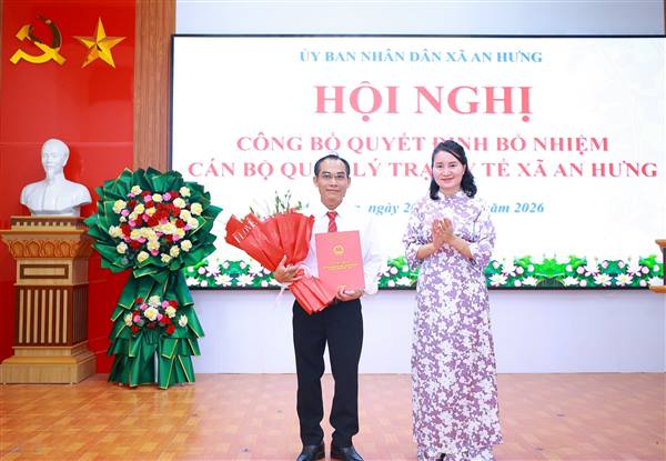 XÃ AN HƯNG CÔNG BỐ QUYẾT ĐỊNH BỔ NHIỆM CÁN BỘ QUẢN LÝ TRẠM Y TẾ XÃ