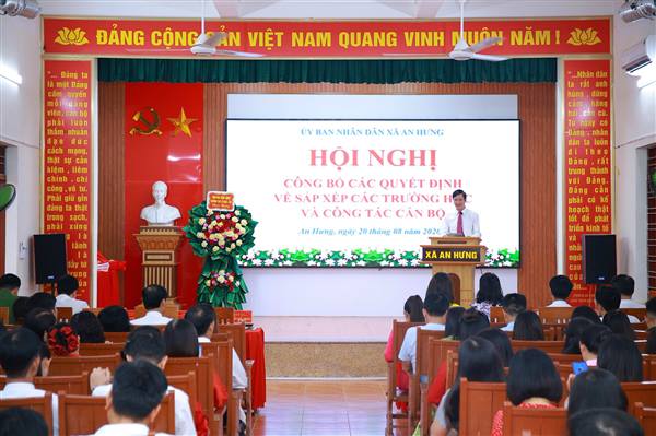 XÃ AN HƯNG CÔNG BỐ CÁC QUYẾT ĐỊNH SẮP XẾP TRƯỜNG HỌC VÀ CÔNG TÁC CÁN BỘ