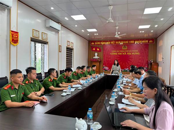 ĐẢNG ỦY XÃ AN HƯNG GIÁM SÁT ĐẢNG ỦY CÔNG AN XÃ VỀ THỰC HIỆN NGHỊ QUYẾT ĐẠI HỘI ĐẢNG VÀ SINH HOẠT CHI BỘ