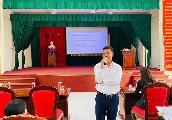 Bồi dưỡng, tập huấn lý luận chính trị hè năm 2025 cho đội ngũ cán bộ, giáo viên các trường trên địa bàn xã