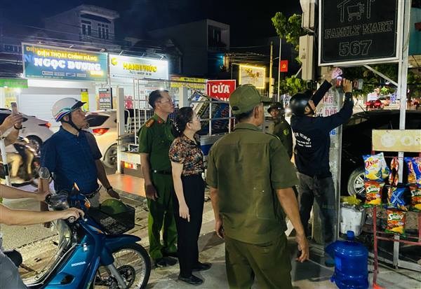 UBND XÃ AN KHÁNH TÍCH CỰC RA QUÂN GIẢI TỎA HÀNH LANG AN TOÀN GIAO THÔNG TRÊN CÁC TUYẾN ĐƯỜNG 354 VÀ 362