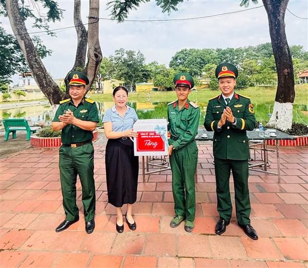 LÃNH ĐẠO XÃ AN KHÁNH DỰ LỄ TUYÊN THỆ VÀ ĐỘNG VIÊN CHIẾN SĨ MỚI TẠI TRUNG ĐOÀN 2, SƯ ĐOÀN 395 VÀ TRUNG ĐOÀN 50, BỘ CHQS THÀNH PHỐ HẢI PHÒNG