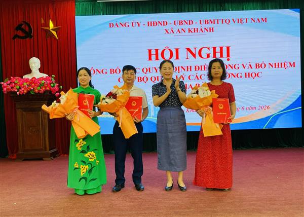 Ủy ban nhân dân xã An Khánh tổ chức Hội nghị công bố các Quyết định điều động, luân chuyển và bổ nhiệm cán bộ quản lý các trường học trên địa bàn xã