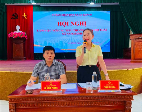 Ủy ban nhân dân xã An Khánh tổ chức buổi làm việc với các tiểu thương kinh doanh tại chợ Thái nhằm trao đổi, lắng nghe ý kiến và giải quyết các nội dung liên quan đến đơn kiến nghị của các hộ kinh doanh về hoạt động của chợ.