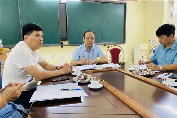 Đảng ủy xã An Khánh tổ chức đoàn công tác kiểm tra tiến độ thực hiện các công trình, dự án xây dựng và làm việc về công tác chuẩn bị các điều kiện phục vụ năm học 2026 - 2027 tại Trường THCS Thái Sơn.