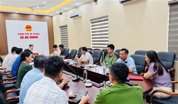 CHỦ TỊCH UBND XÃ AN KHÁNH TỔ CHỨC HỘI NGHỊ LẮNG NGHE Ý KIẾN GÓP Ý CỦA CÔNG DÂN VỀ VIỆC XÂY DỰNG CHÍNH QUYỀN