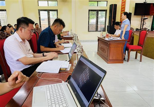 Hội nghị thống nhất phương án giao đất tái định cư và rà soát, hướng dẫn các hộ dân cung cấp hồ sơ để thực hiện xét duyệt giao đất tái định cư phục vụ công tác giải phóng mặt bằng (GPMB) Dự án đầu tư xây dựng tuyến đường sắt Lào Cai - Hà Nội - Hải Phòng tại các thôn Điền Viên, Ly Câu và Lương Câu