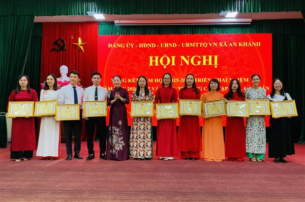 Hội nghị Tổng kết năm học 2025-2026, triển khai nhiệm vụ năm học 2026-2027 và khen thưởng các tập thể, cá nhân có thành tích xuất sắc trong năm học 2025-2026.