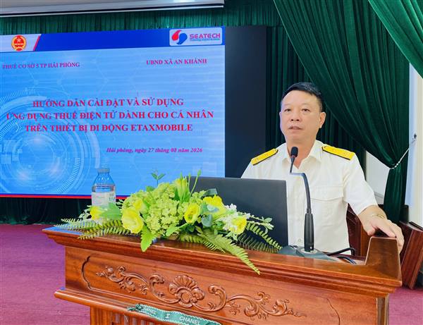 Ủy ban nhân dân xã tổ chức Hội nghị triển khai mô hình “Đồng hành cùng Nhân dân chuyển đổi số” và hướng dẫn cài đặt, sử dụng một số nền tảng số thiết yếu, trong đó có ứng dụng eTax Mobile