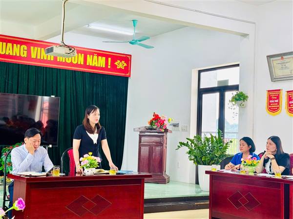 HĐND xã giám sát công tác quản lý, chăm sóc, nuôi dưỡng và giáo dục trẻ  tại trường Mầm non An Thắng.