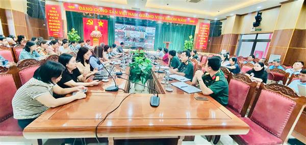 ĐẢNG ỦY XÃ AN LÃO THAM DỰ HỘI NGHỊ TẬP HUẤN ỨNG DỤNG “SỔ TAY ĐẢNG VIÊN ĐIỆN TỬ