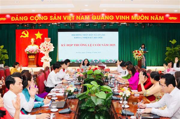 UBND xã An Lão công bố các quyết định về công tác cán bộ