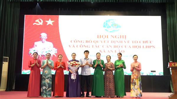 Hội Liên hiệp phụ nữ xã An Lão tổ chức Hội nghị công bố quyết định về tổ chức và công tác cán bộ.