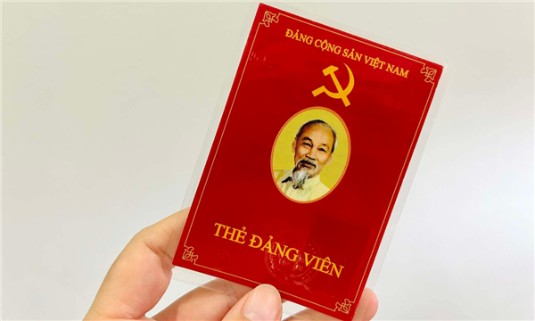Đảng bộ xã An Lão đẩy nhanh tiến độ đổi thẻ đảng viên