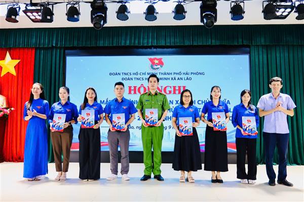 RA MẮT MÔ HÌNH “CHI ĐOÀN XÃ HỘI CHỦ NGHĨA GẮN VỚI ĐOÀN VIÊN XÃ HỘI CHỦ NGHĨA”