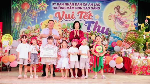 ĐỒNG CHÍ ĐINH THÀNH ĐỒNG THĂM, TẶNG QUÀ THIẾU NHI TRƯỜNG MẦM NON SAO SÁNG