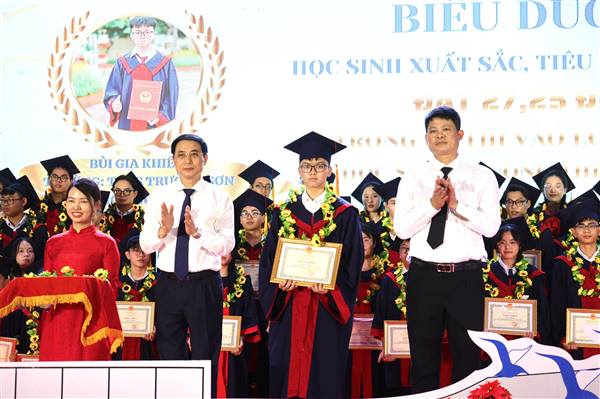 XÃ AN LÃO TRANG TRỌNG TỔ CHỨC LỄ BIỂU DƯƠNG HỌC SINH, SINH VIÊN XUẤT SẮC, TIÊU BIỂU NĂM 2026