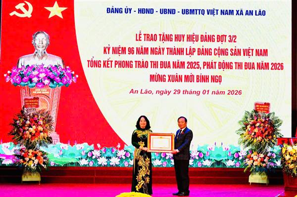 XÃ AN LÃO LONG TRỌNG TỔ CHỨC LỄ TRAO HUY HIỆU ĐẢNG ĐỢT 3/2, KỶ NIỆM 96 NĂM NGÀY THÀNH LẬP ĐẢNG CỘNG SẢN VIỆT NAM, TỔNG KẾT PHONG TRÀO THI ĐUA NĂM 2025, PHÁT ĐỘNG THI ĐUA NĂM 2026