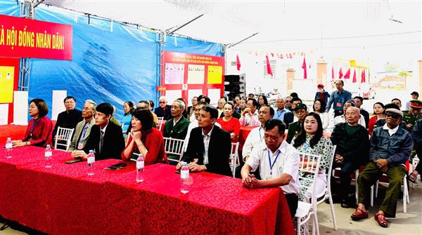 KHAI MẠC BẦU CỬ TẠI TỔ BẦU CỬ SỐ 10 – ĐỒNG CHÍ NGUYỄN VĂN QUANG, PHÓ BÍ THƯ THƯỜNG TRỰC ĐẢNG UỶ DỰ.