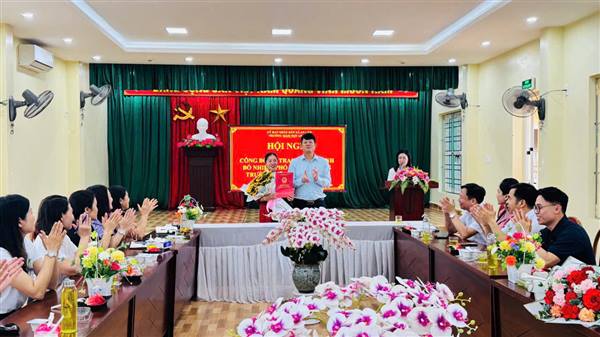 XÃ AN LÃO CÔNG BỐ QUYẾT ĐỊNH BỔ NHIỆM CÁN BỘ QUẢN LÝ TRƯỜNG MẦM NON AN TIẾN.