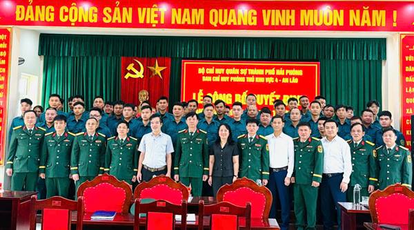 BAN CHỈ HUY PHÒNG THỦ KHU VỰC 4 - AN LÃO CÔNG BỐ QUYẾT ĐỊNH THÀNH LẬP CÁC ĐƠN VỊ DÂN QUÂN THƯỜNG TRỰC TẠI 3 XÃ AN LÃO, VĨNH BẢO VÀ CHẤN HƯNG