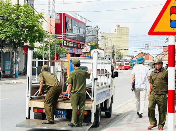 Xã An Lão tăng cường giải tỏa hành lang an toàn giao thông