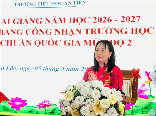 ĐỒNG CHÍ NGÔ THỊ THANH THỦY DỰ LỄ KHAI GIẢNG VÀ ĐÓN BẰNG CÔNG NHẬN TRƯỜNG ĐẠT CHUẨN QUỐC GIA TẠI TRƯỜNG TIỂU HỌC AN TIẾN