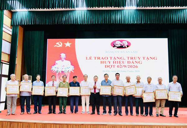 ĐẢNG ỦY XÃ AN LÃO TRAO TẶNG HUY HIỆU ĐẢNG ĐỢT 2/9/2026