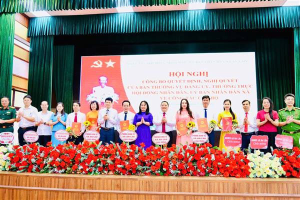 Xã An Lão công bố các quyết định về công tác cán bộ