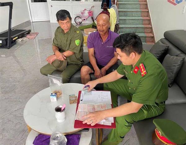 Công an phường An Phong "Đi từng ngõ, gõ từng nhà" rà soát phương tiện chưa định danh