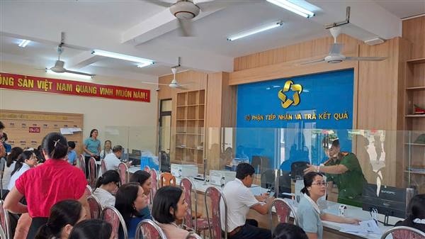 PHƯỜNG AN PHONG TỔ CHỨC RÀ SOÁT THÔNG TIN PHỤC VỤ CÔNG TÁC ĐỔI THẺ ĐẢNG VIÊN
