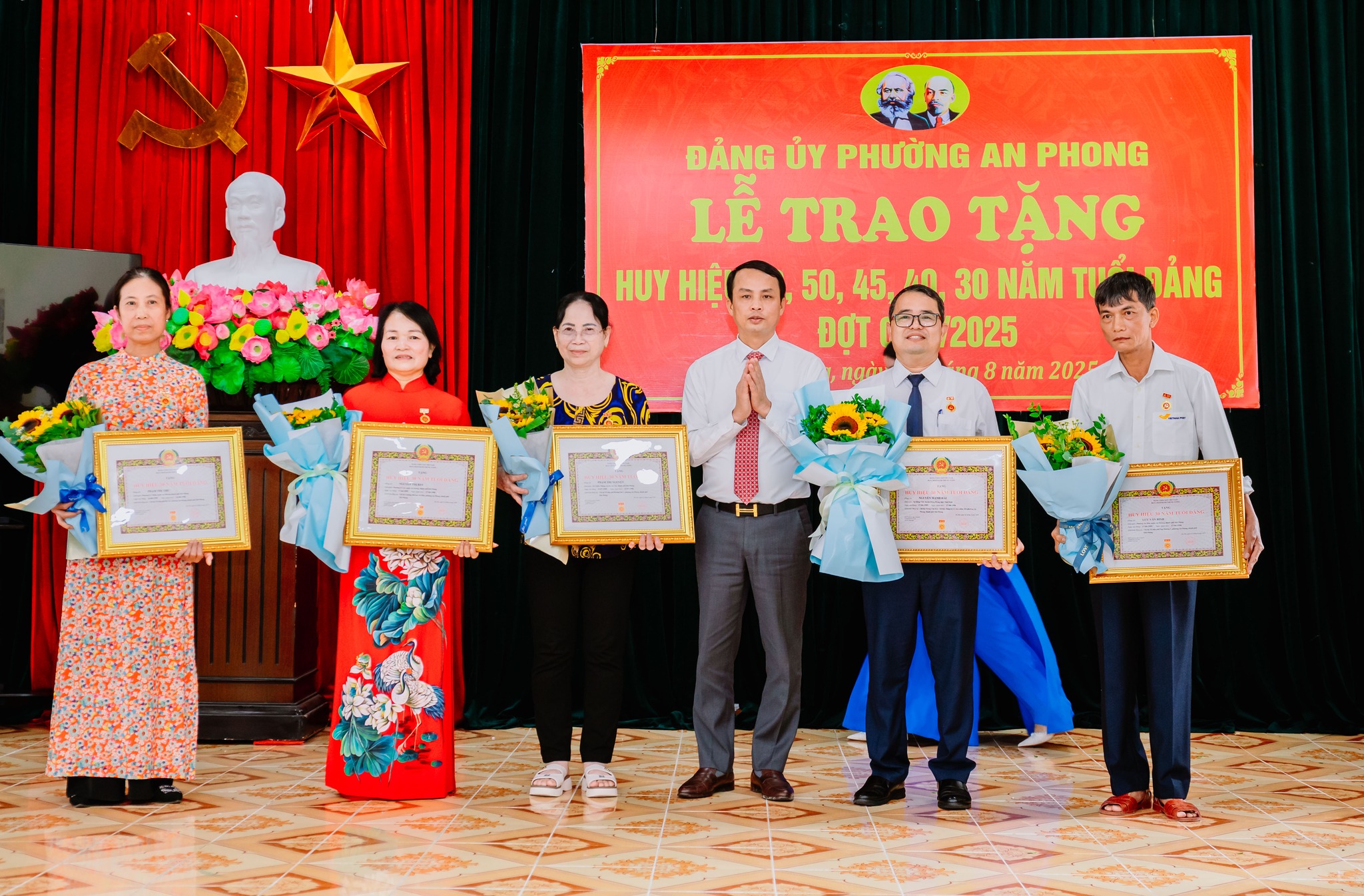 Nhấn vào ảnh để phóng to