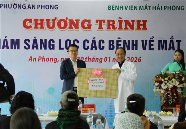 Phường An phong tổ chức chương trình khám sàng lọc, phát hiện các bệnh về mắt cho nhân dân