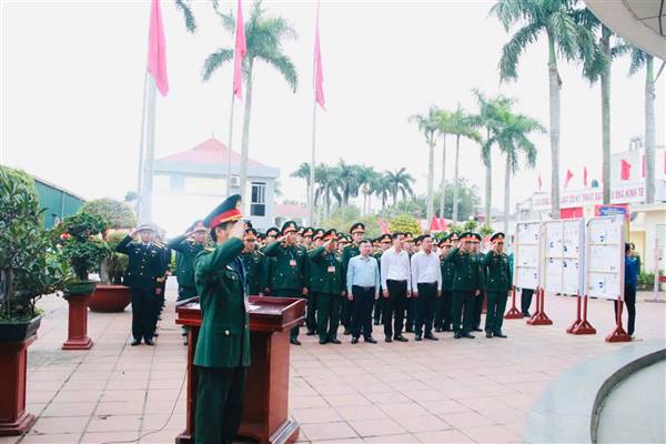 Phường An Phong đồng loạt tổ chức "Chào cờ và khai mạc ngày Bầu cử Đại biểu Quốc hội khóa XVI và Đại biểu HĐND các cấp nhiệm kỳ 2026-2031 tại 20 khu vực bỏ phiếu "